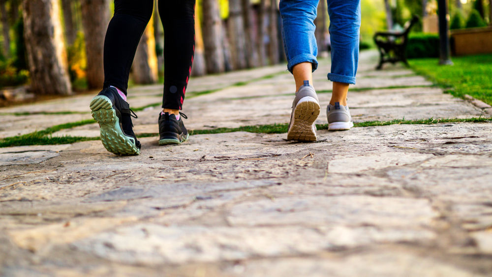 Incline Walking vs Flat Jogging: Which One is a Better Workout? Experts Weigh in (Women's Health)