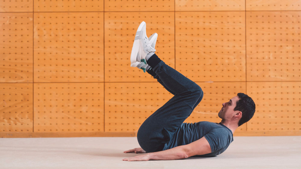 How to Add Reverse Crunches to Your Core Workout Routine (Runner’s World)